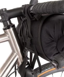 Meilleure affaire 🌟 Restrap Bar Bag Étui Avec un sac étanche de 14l et une pochette pour la nourriture de 1,5l, noir 😉 9 Meilleure affaire 🌟 Restrap Bar Bag Étui Avec un sac étanche de 14l et une pochette pour la nourriture de 1,5l, noir 😉 -Accessoires Vélo Soldes restrap bar bag holster with 14l dry bag and 15l food pouch black 5